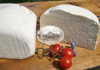 ovčí přírodní sýr ( hrudka)balený 450/kg